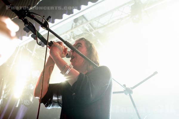 NEW MODEL ARMY - 2013-12-20 - PARIS - Divan du Monde - Justin Edward Sullivan